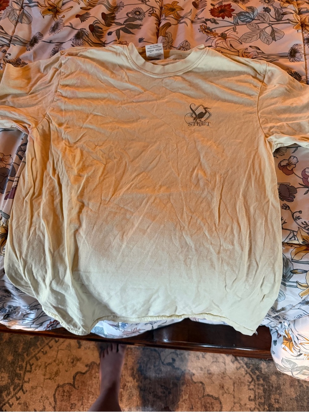 Comfort Colors Men's Short Sleeve Tee - Pale Yellow